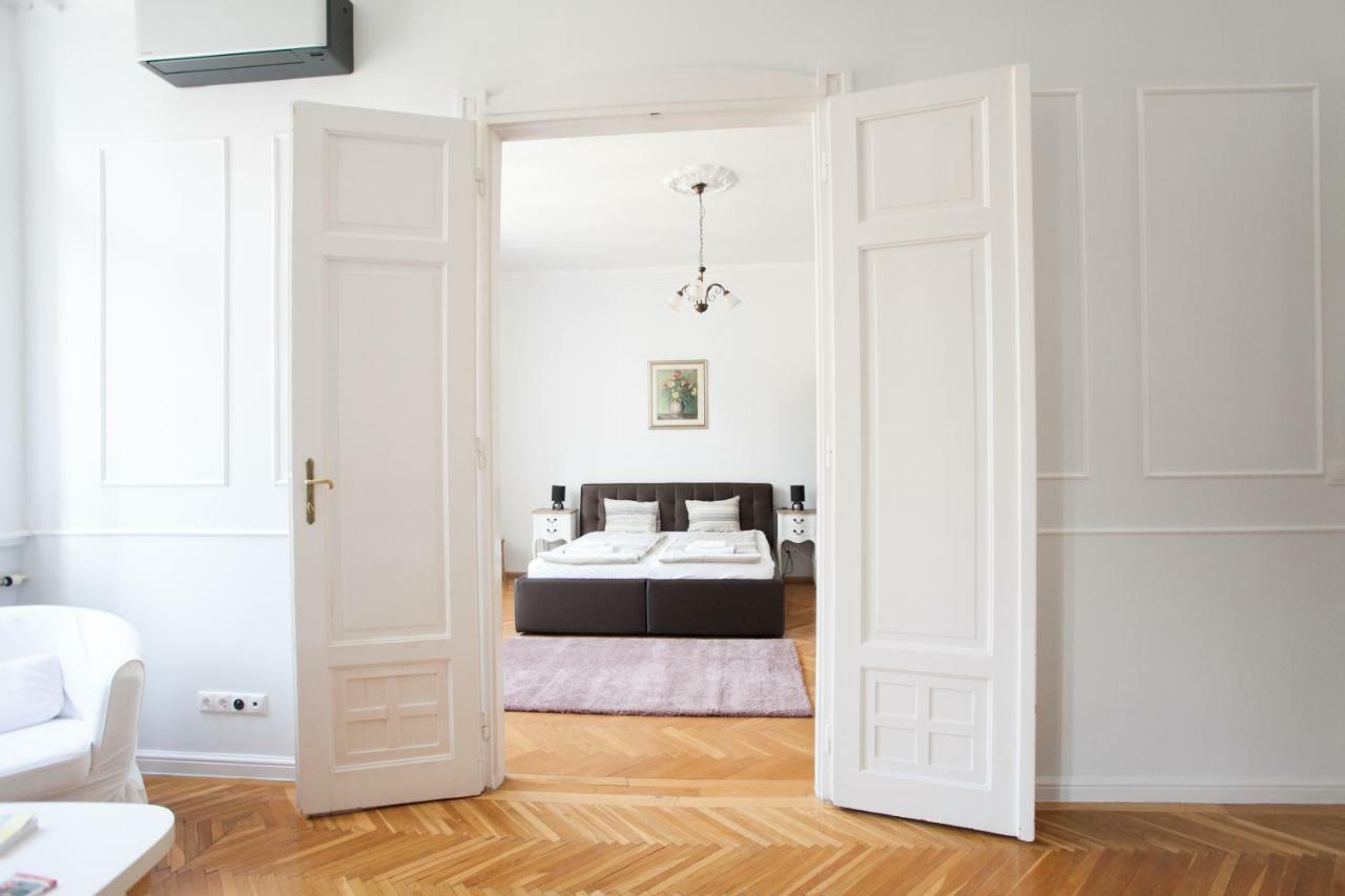 Chic & Charm Apartment Boedapest Buitenkant foto