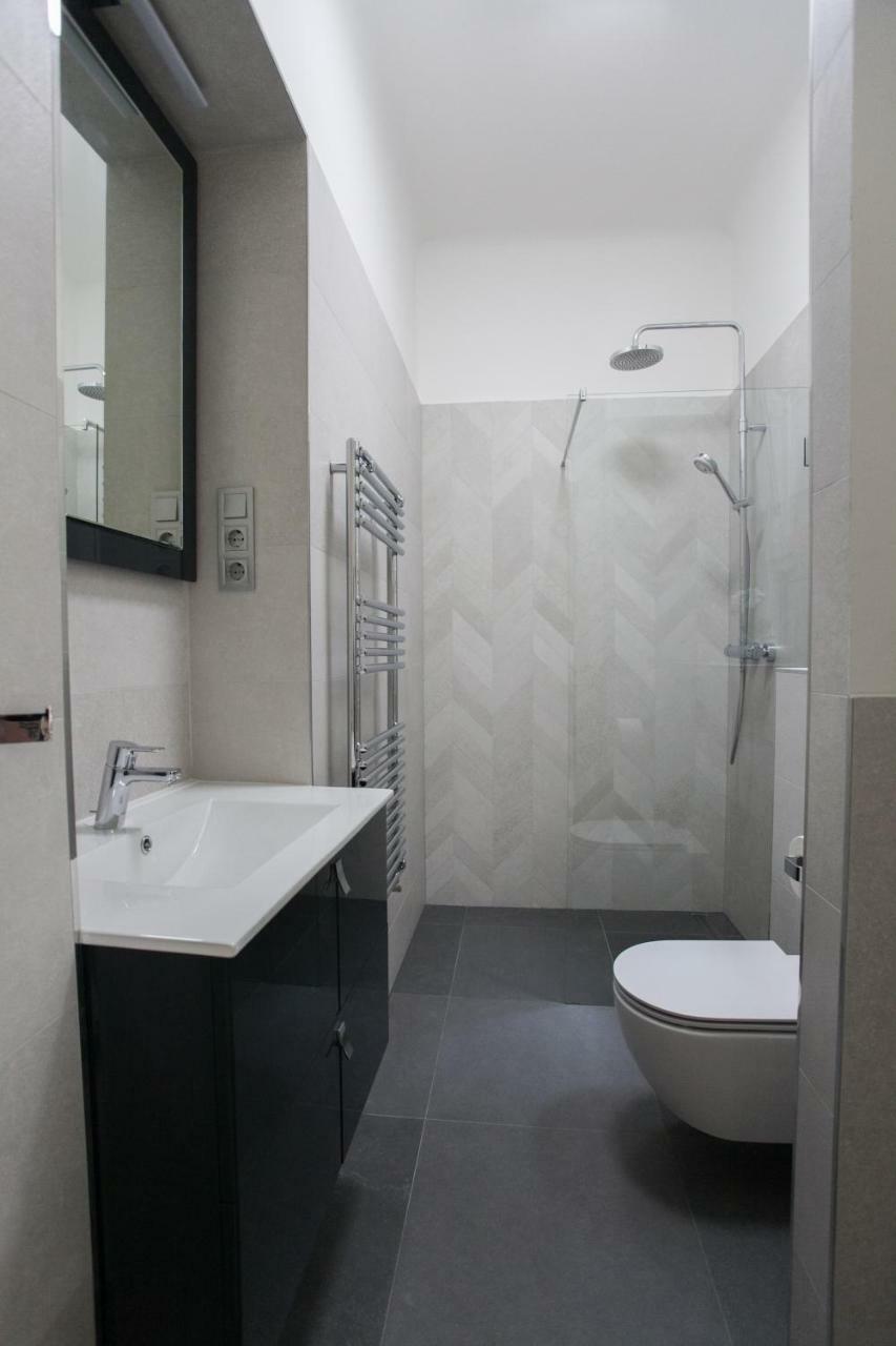 Chic & Charm Apartment Boedapest Buitenkant foto