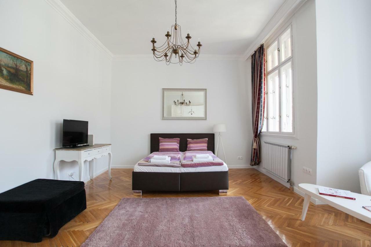 Chic & Charm Apartment Boedapest Buitenkant foto