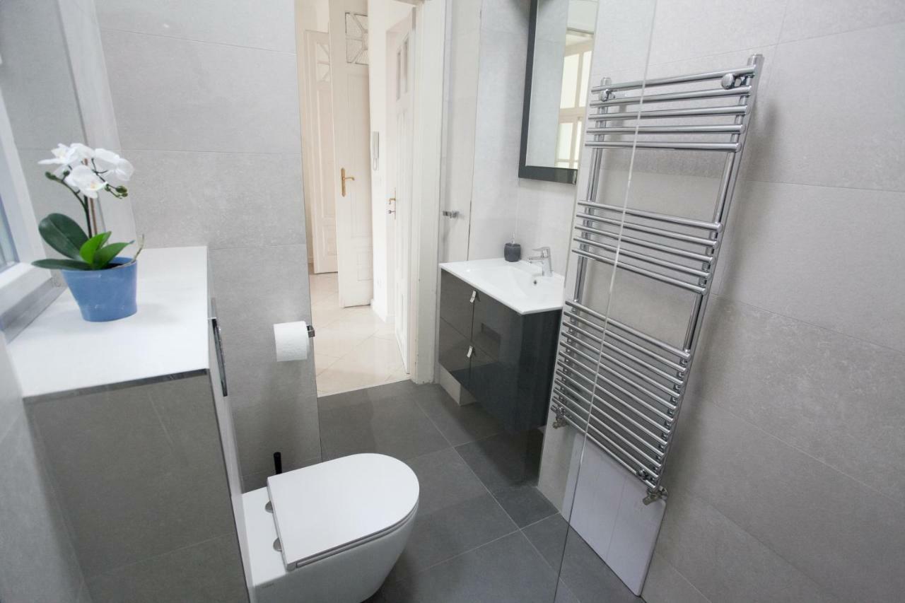Chic & Charm Apartment Boedapest Buitenkant foto